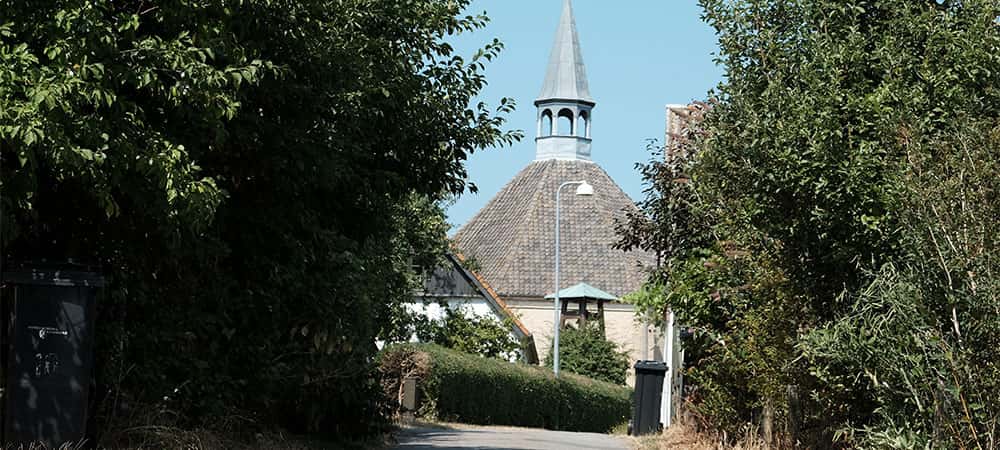 Nyord Kirke ved havnen Nyord Kirke ved havnen